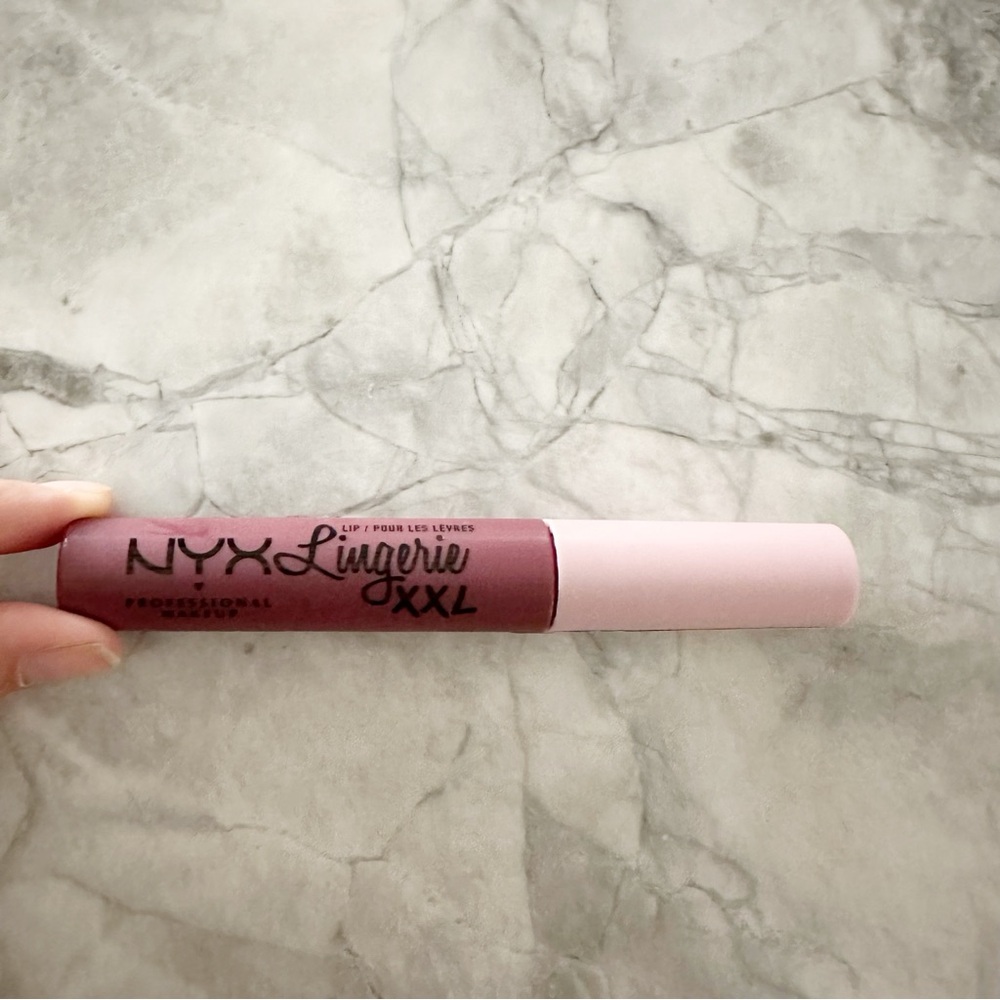 NYX Lip Lingerie XXL
